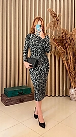 Siyah Beyaz Leopar Desen Triko Elbise – Şık ve Modern StiL