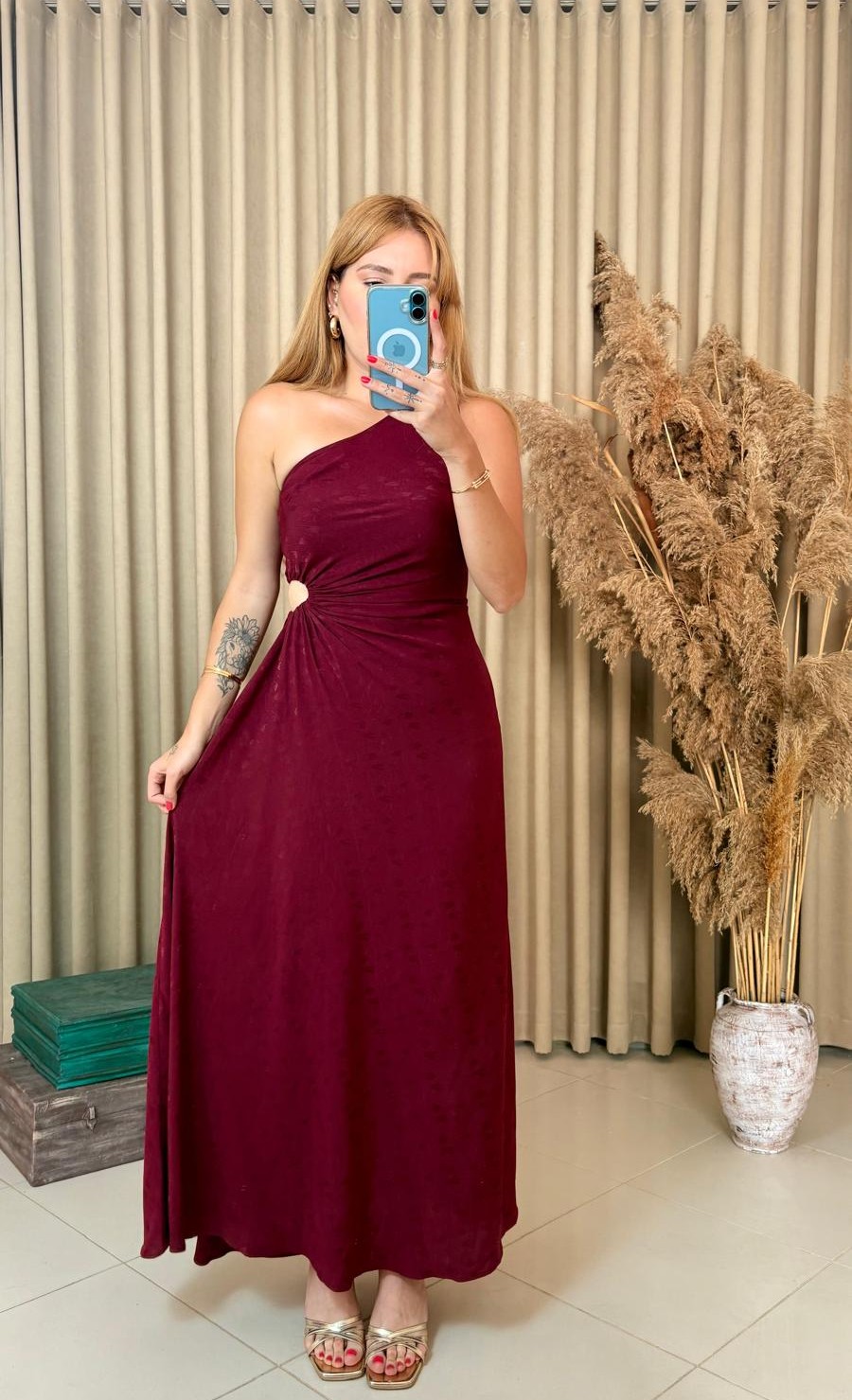 Bordo Desenli Tek Kol Bel Detaylı Elbise – Feminen & Şık