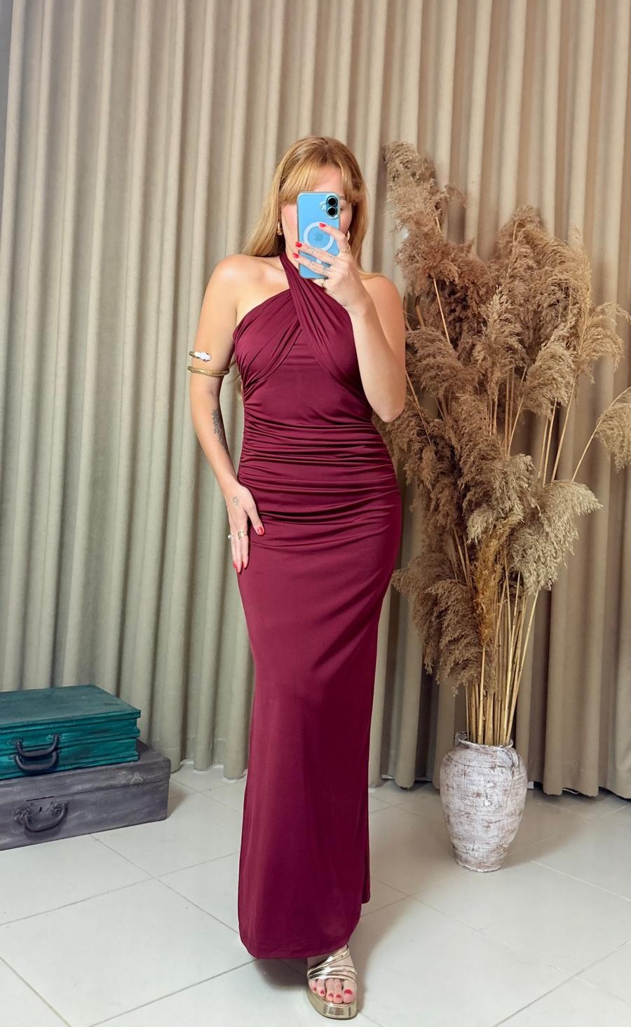 Boyun Çapraz Yırtmaçlı Bordo Elbise – Full Likralı Şık Tasarım